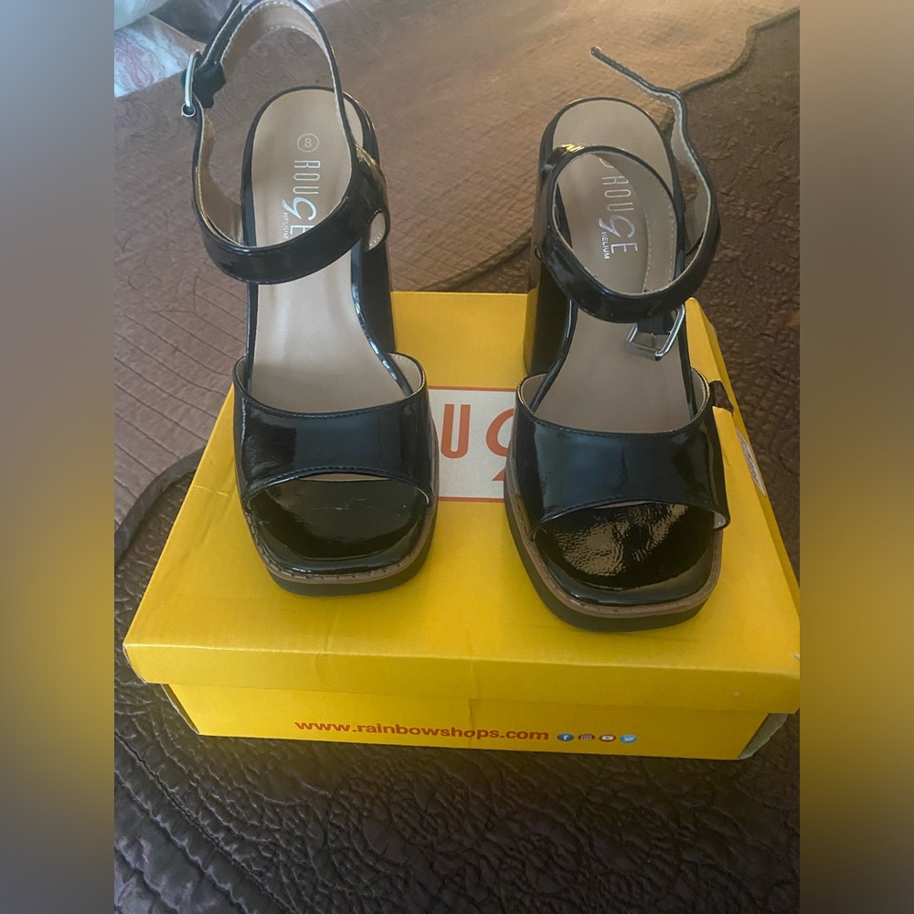 Rouge Platform Heels. Like New! Size 8.